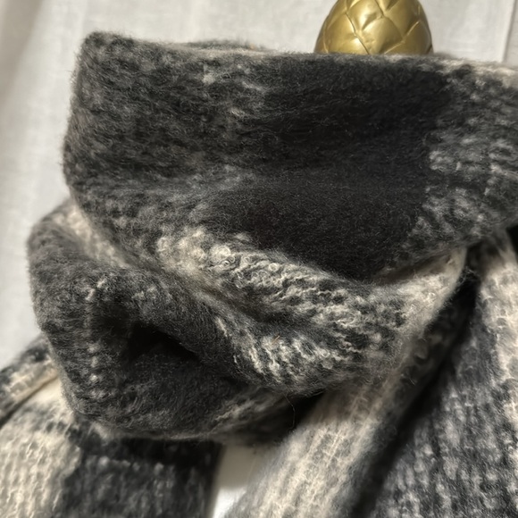 NWT jack & missy Oversized Scarf/Wrap-Plaid in Gray/Black-Twisted Fringe Detail - Picture 5 of 15
